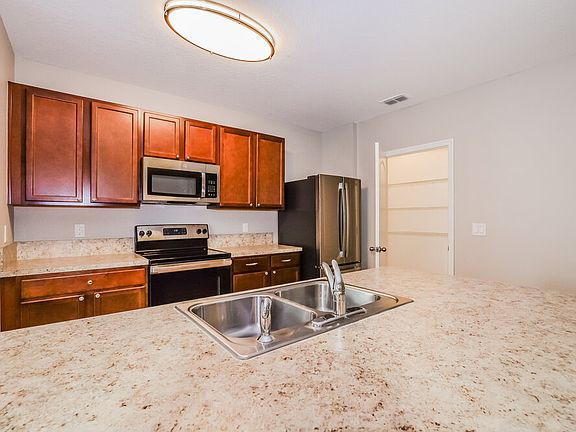 5th image of 16652 Broadford Ln