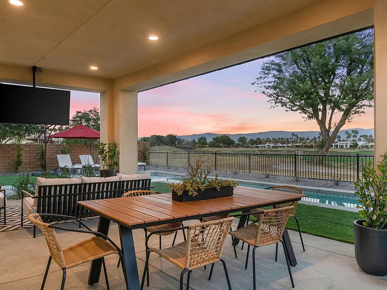 Outdoor Dining Table Seating for 6