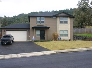 1590 W Basil St, Roseburg, OR 97471