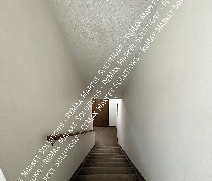 605 Center Ave — Photo 11