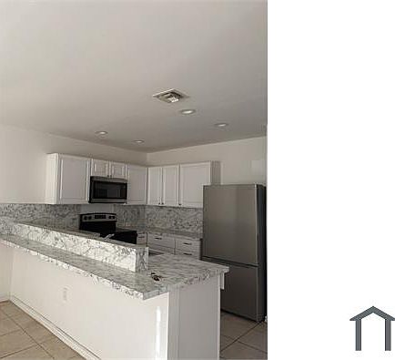 1st image of 2565 NE 183rd St