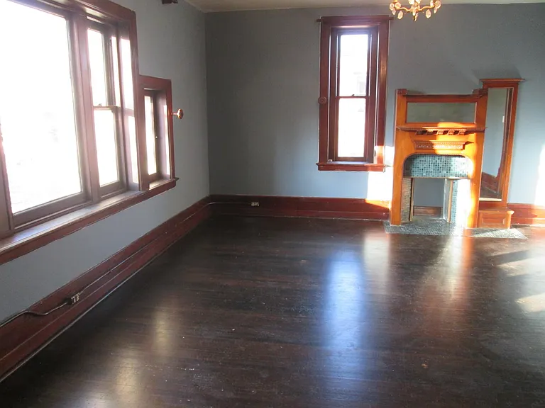 1460 N High St #4 — Photo 4