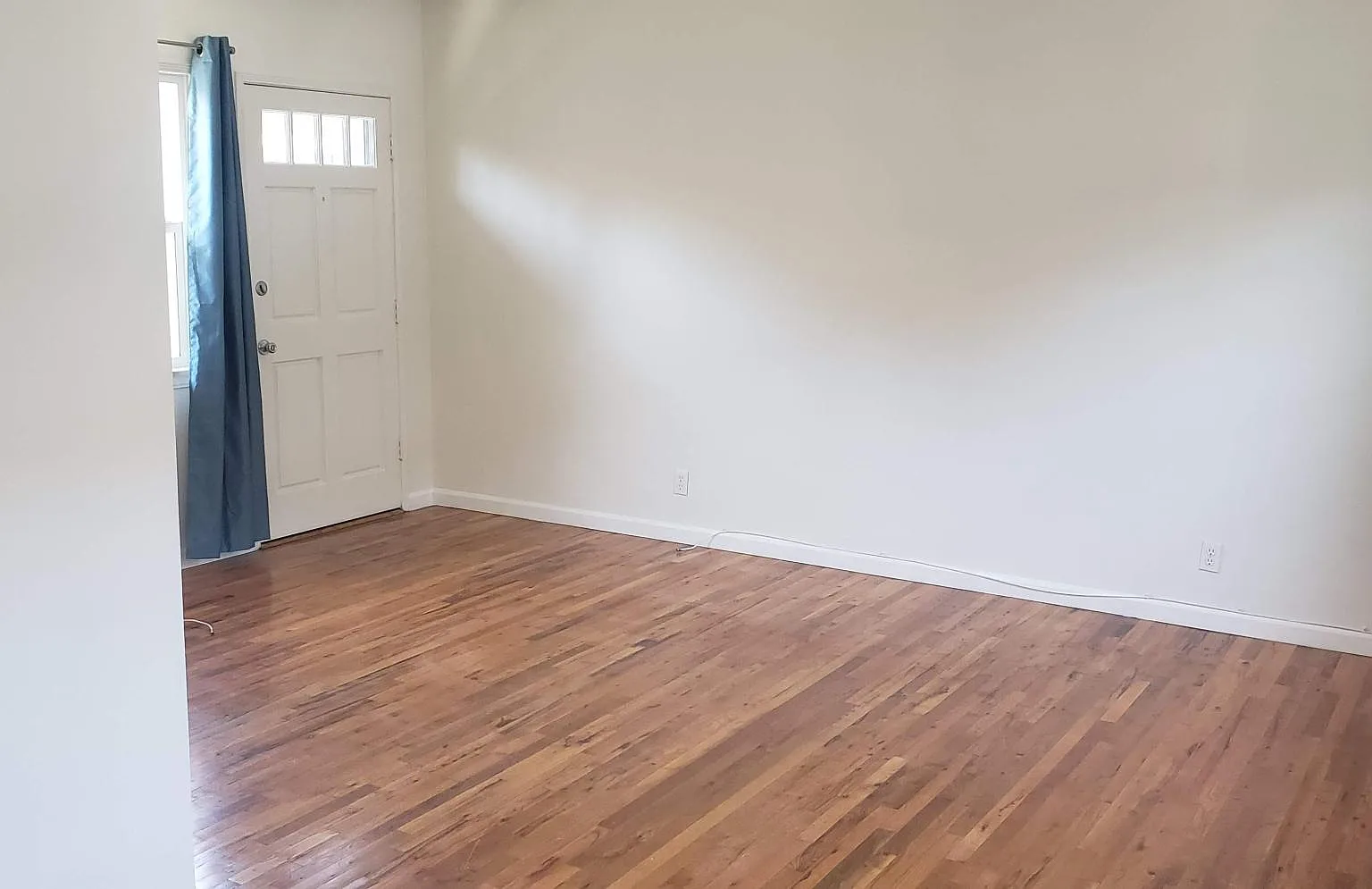 1724 N Hollywood Way — Photo 2