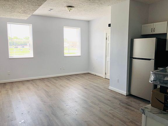 4th image of 2000 Elm Ave #4