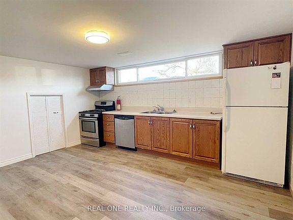 3rd image of 36 Victor Blvd #Basement