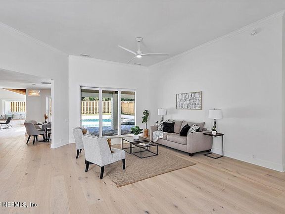 4th image of 1819 MONTGOMERY Place