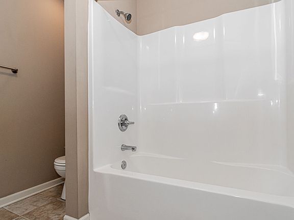 2nd image of 2405 Deerfield Blvd