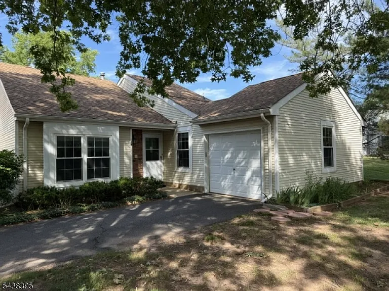 123 Winchester Way — Photo 2