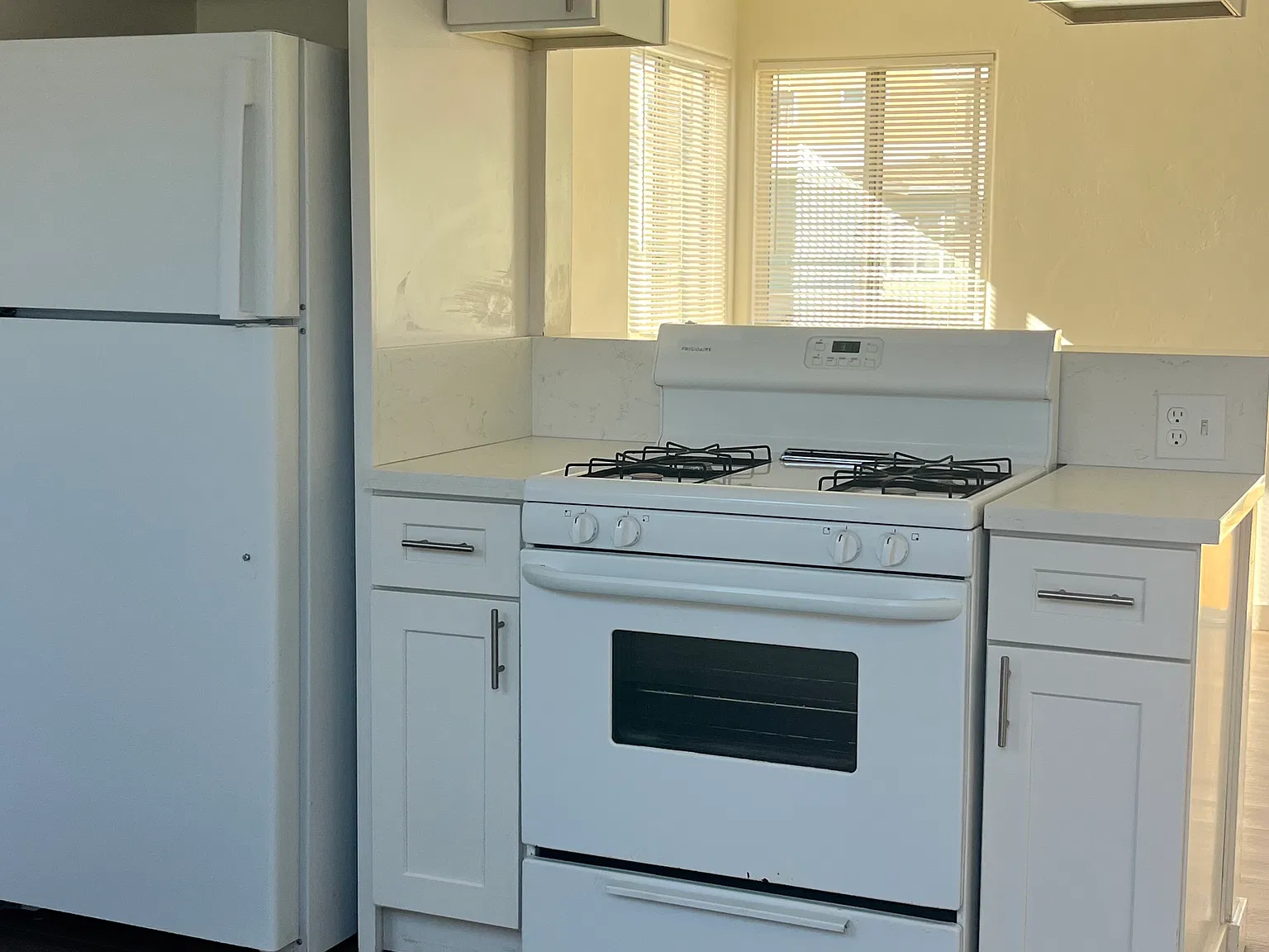 2 bed, 750 sqft, $3,050 — Photo 3