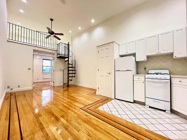 531 W 45th St APT 5A, New York, NY 10036