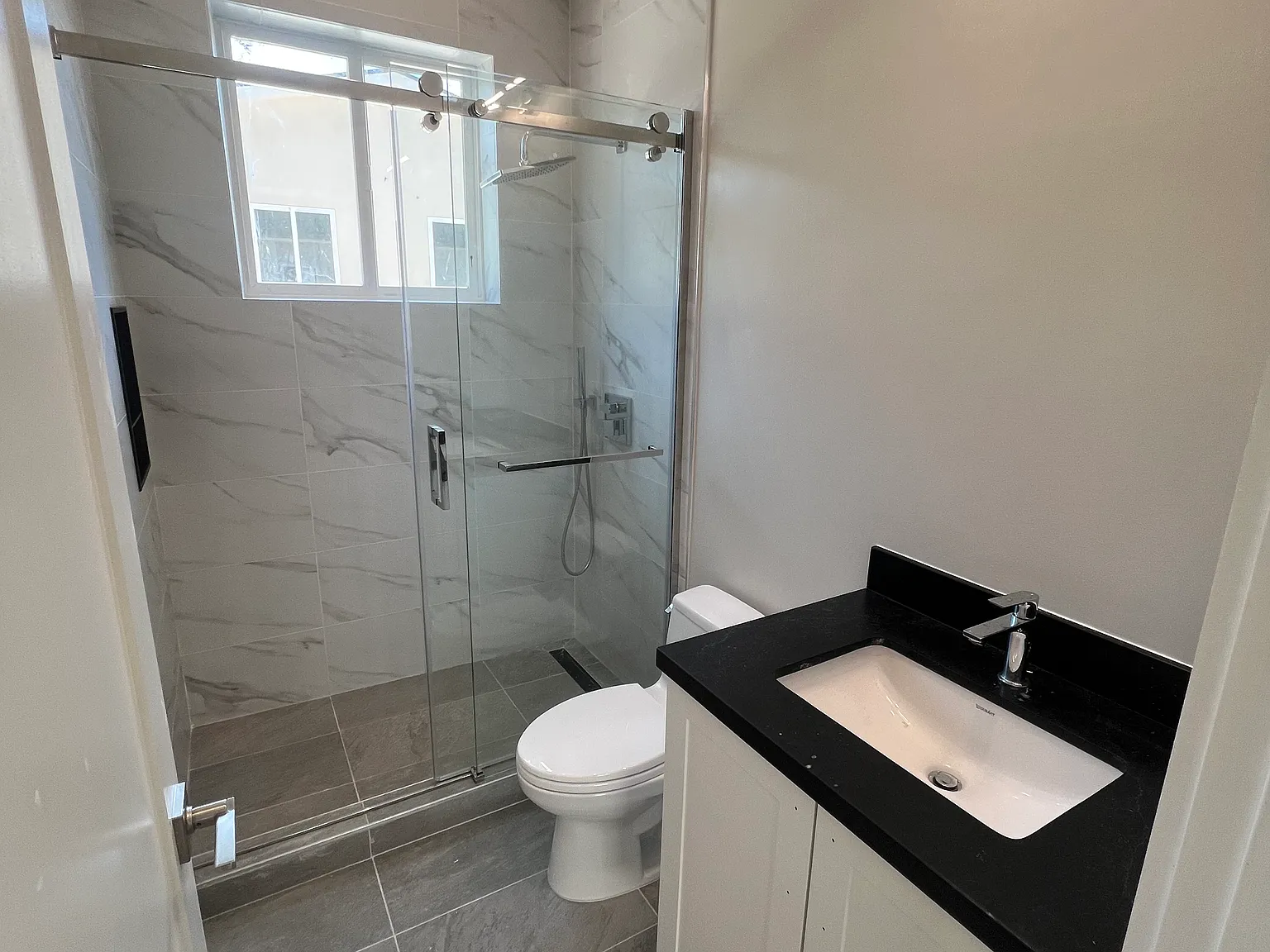 3 bed, 1000 sqft, $6,795 — Photo 3