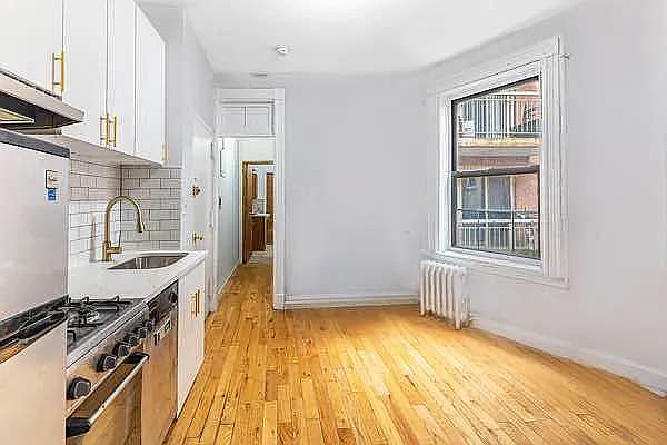 1st image of 17 Saint Marks Pl APT 4