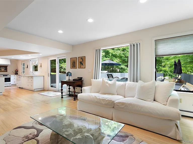25 Cross Pond Rd — Photo 6