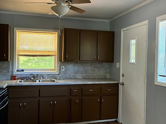 4th image of 240 Springside Dr SE