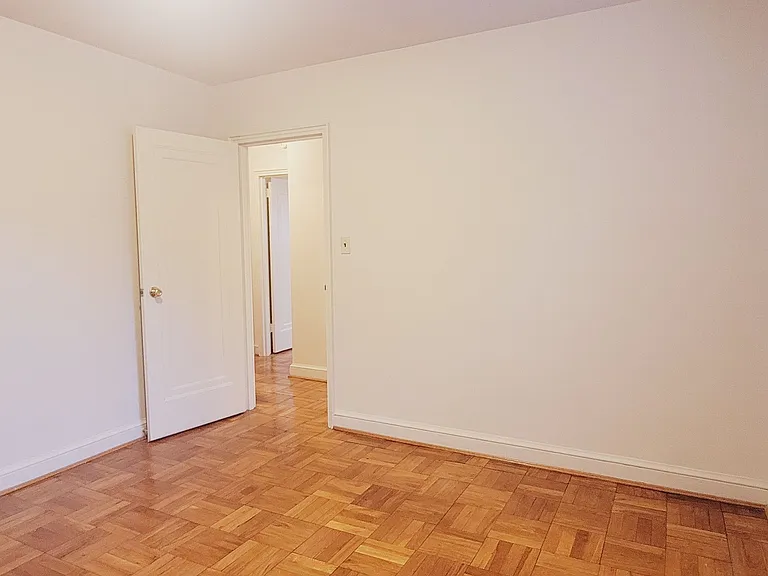Boulevard Courts Apartments — Photo 10