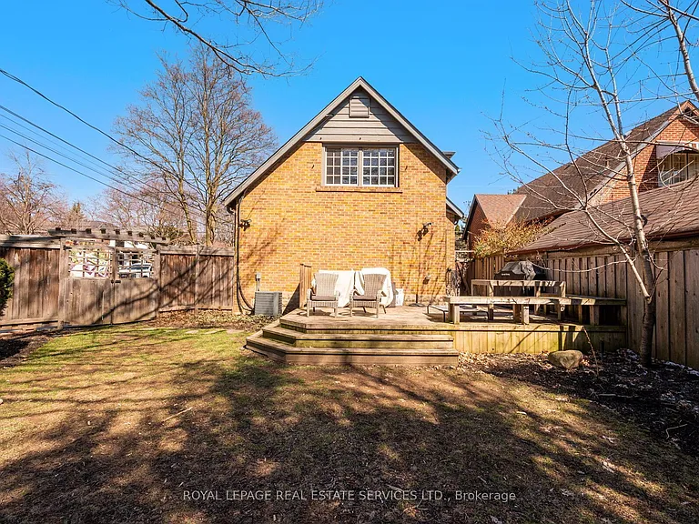 60 Thompson Ave — Photo 48