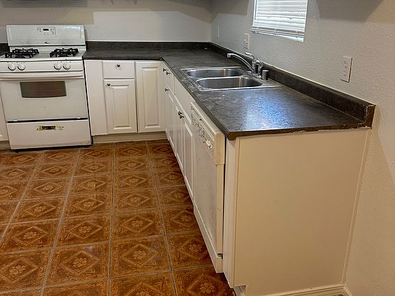 5th image of 1620 Cordoba Ln APT C