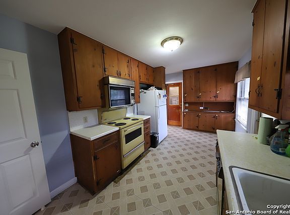 4th image of 235 Millwood Ln