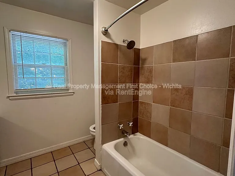 333 N Oliver St — Photo 16