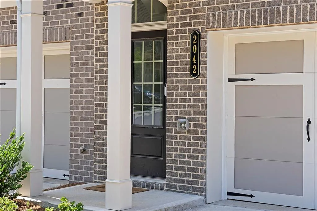 4 bed, 3.5 bath, 2407 sqft, $4,300 — Photo 2
