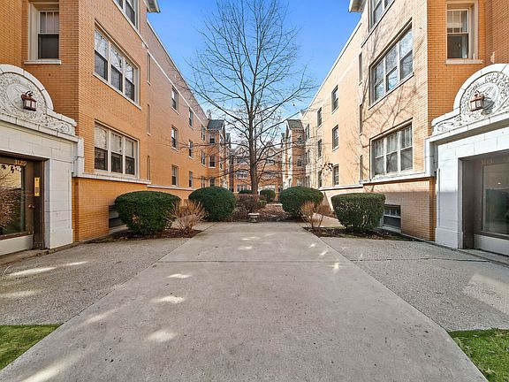 5th image of 3141 W Palmer Blvd #G