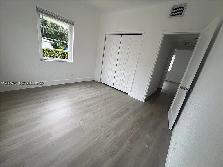 1326 SW 6th St #10 — Photo 5