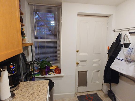 5th image of 317 S 10th St APT 1R