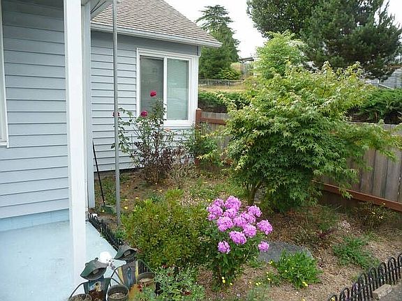 4th image of 1302 Whitney Ave