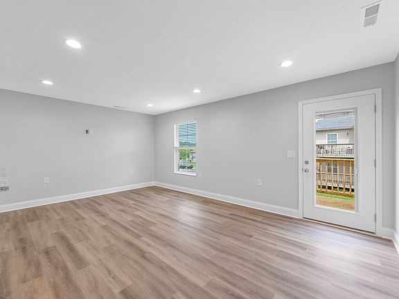 5th image of 451 Lower Stone Ave #1