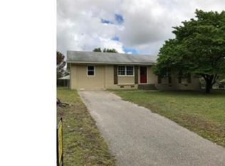 70 Carnation Cir, Spring Lake, NC 28390