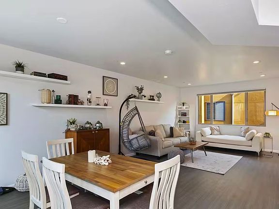 4th image of 4034 Riviera Dr
