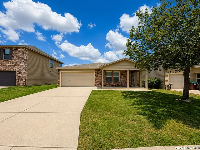 3 bed, 2.0 bath, 1451 sqft, $1,700 — Photo 1