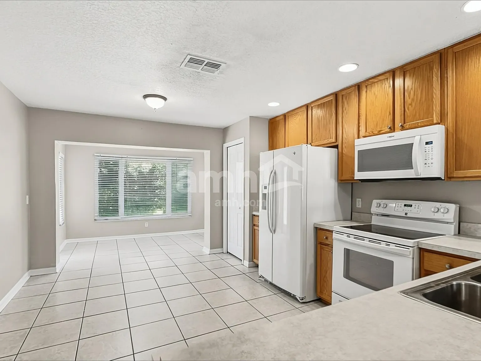3 bed, 2.0 bath, 1359 sqft, $2,040 — Photo 4