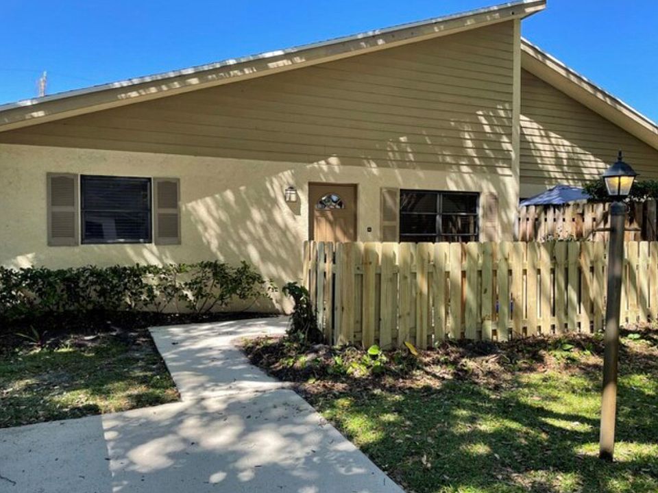 1st image of 2051 Cove Ln