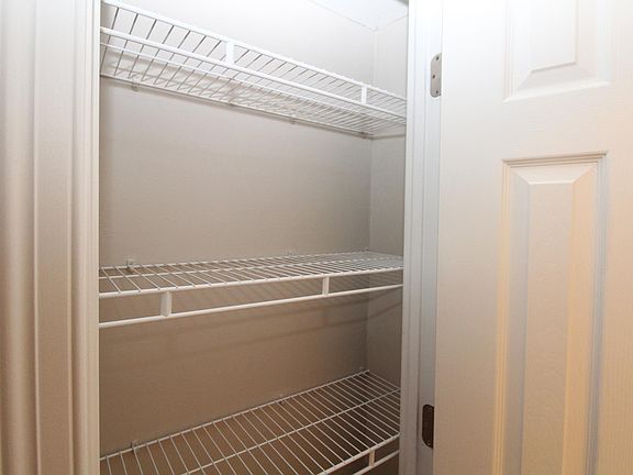 4th image of 1301 W Argyle St APT 101