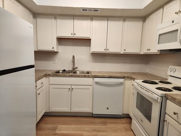 2056 Park Run Dr APT B