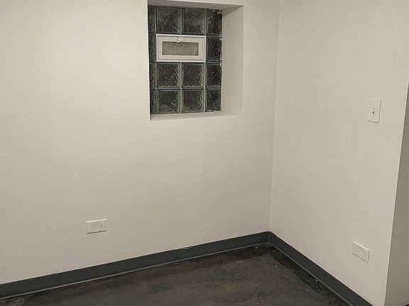 3rd image of 2331 W Grenshaw St #1