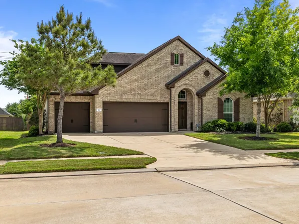 211 Meadow Ridge Way, Clute, TX 77531
