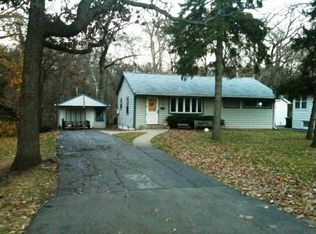 869 NE Holcomb Dr, Mundelein, IL 60060