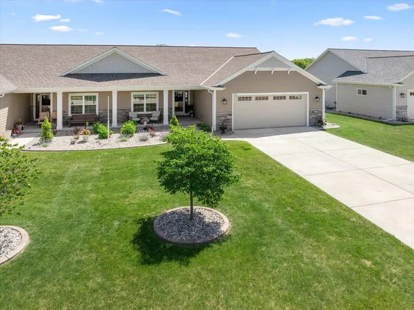 2070 Farmlane DRIVE, Slinger, WI 53086