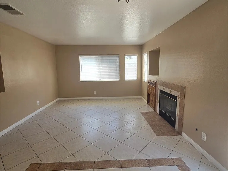 881 Bramble Ln — Photo 5