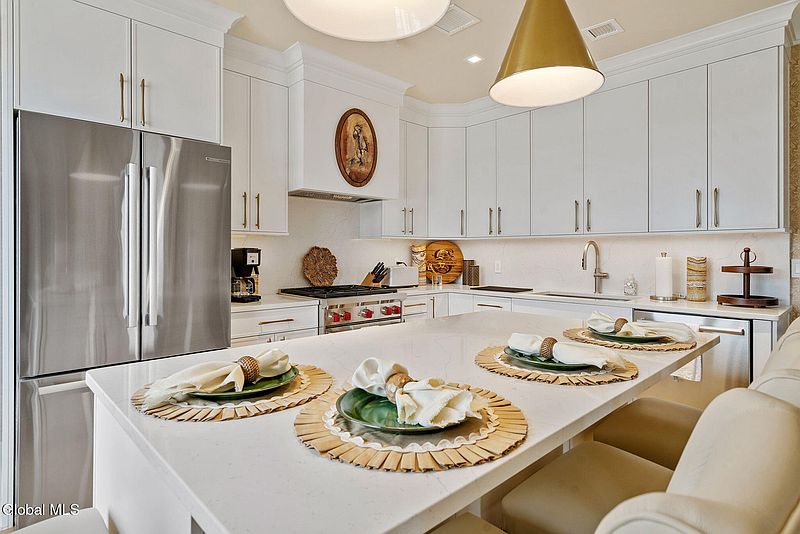 4th image of 19 Washington Street #667 R