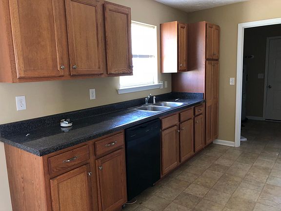 3rd image of 2605 Cliffside Dr