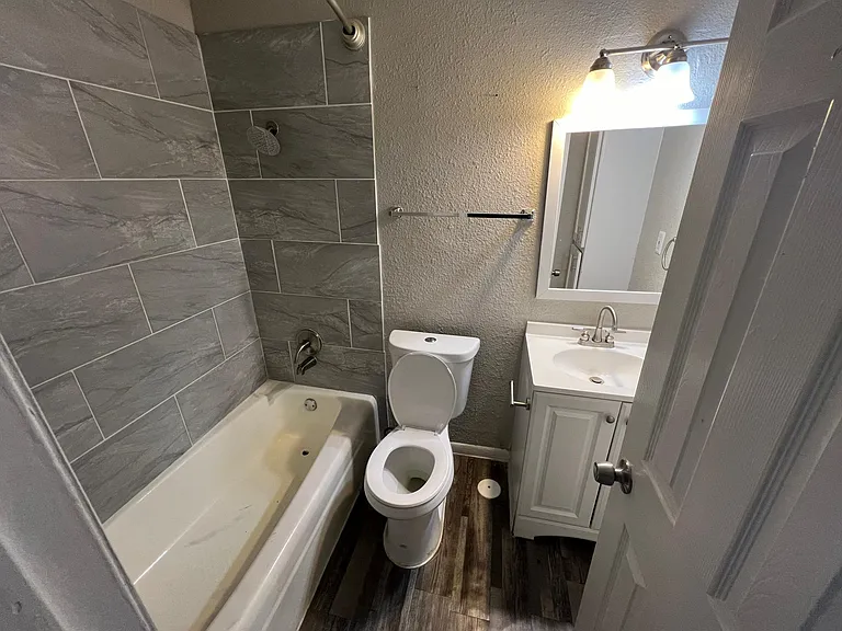 Hampton Gardens Apartment — Photo 12