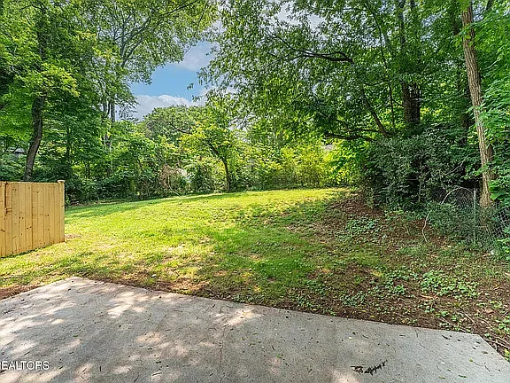 502 Hayworth Dr #B — Photo 17