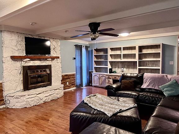 3rd image of 102 Chaparral Dr
