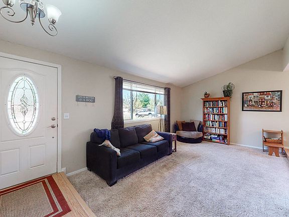 A3 - 06 - Living room.jpg