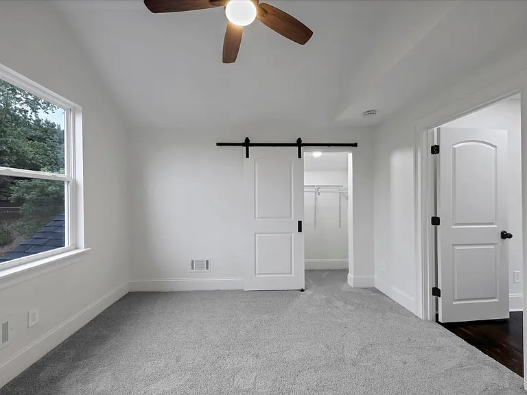 212 S Broad St SW — Photo 37