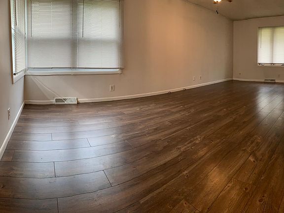 2nd image of 905 Scovill St