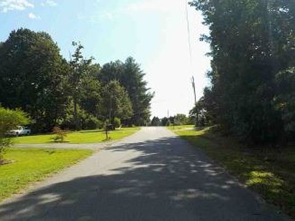 Exterior Neighborhood (street photo)